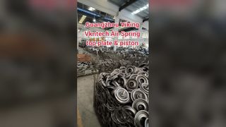 Wie werden die obere Platte und der Kolben einer Luftfeder hergestellt?